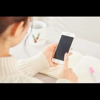 最近増加傾向にあるスマホ首による姿勢不良の原因は？～肩甲骨の位置が大事です～