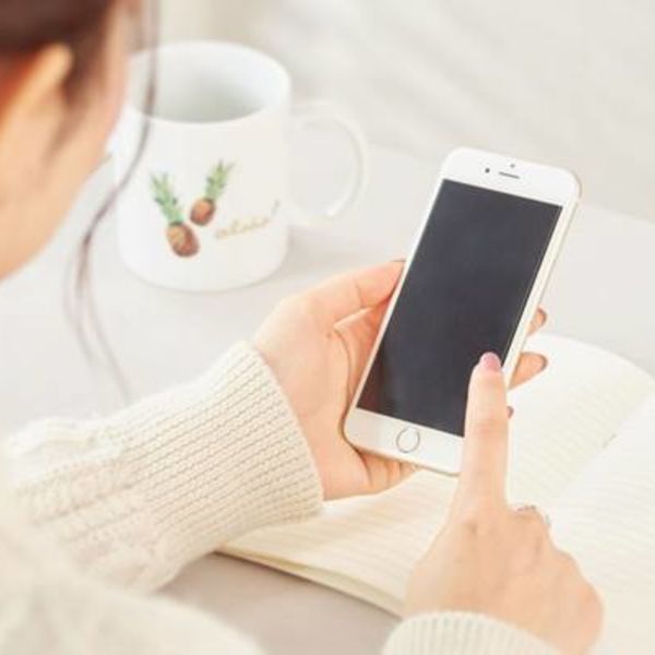 最近増加傾向にあるスマホ首による姿勢不良の原因は？～肩甲骨の位置が大事です～